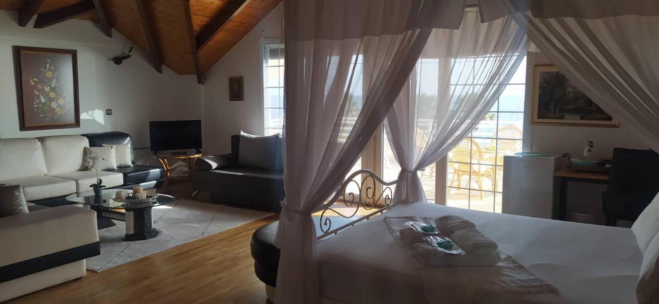 Suite In Front Of The Sea Nea Thesi Extérieur photo